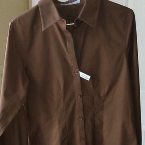 Foxcroft blouse. NWT Deep brown. Size 4. Non-iron stretch fitted.